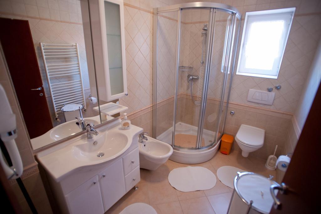 Apartments Marinic Примоштен Экстерьер фото