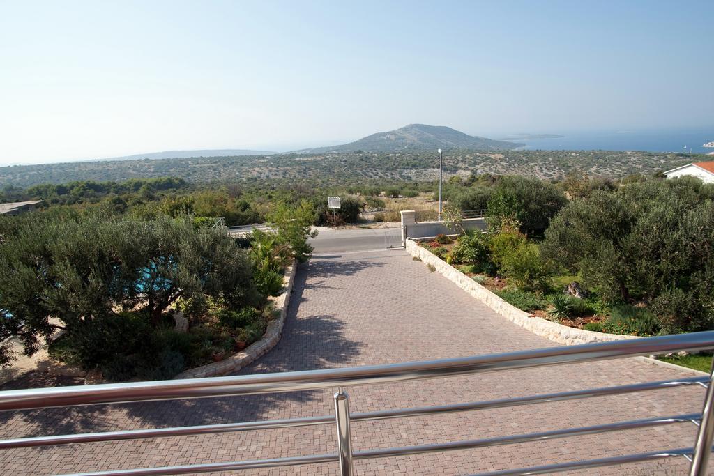 Apartments Marinic Примоштен Экстерьер фото