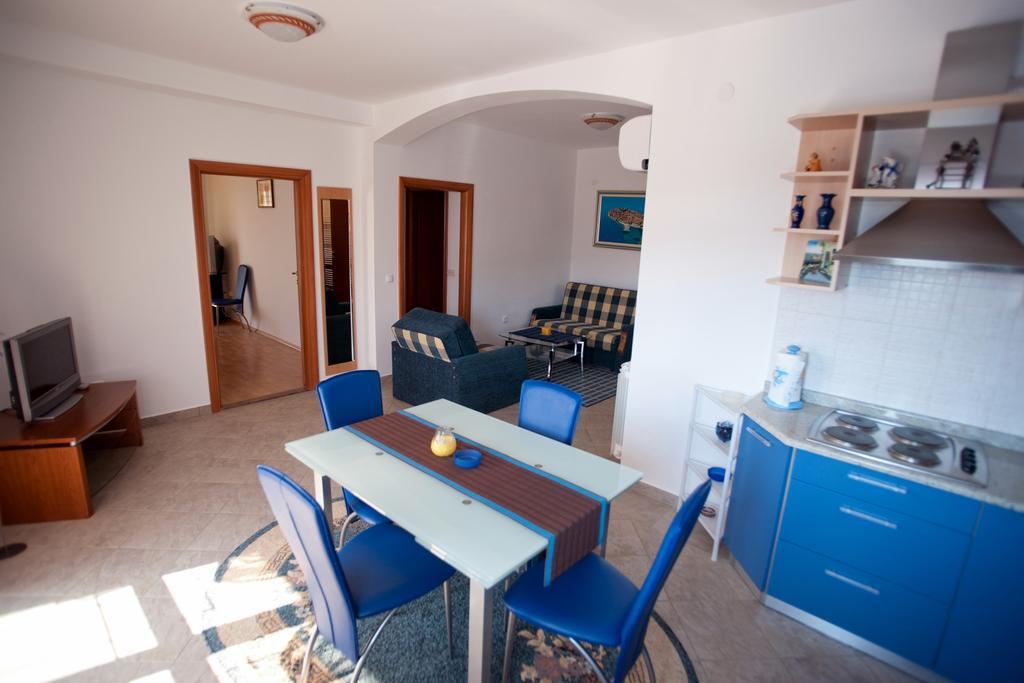 Apartments Marinic Примоштен Номер фото