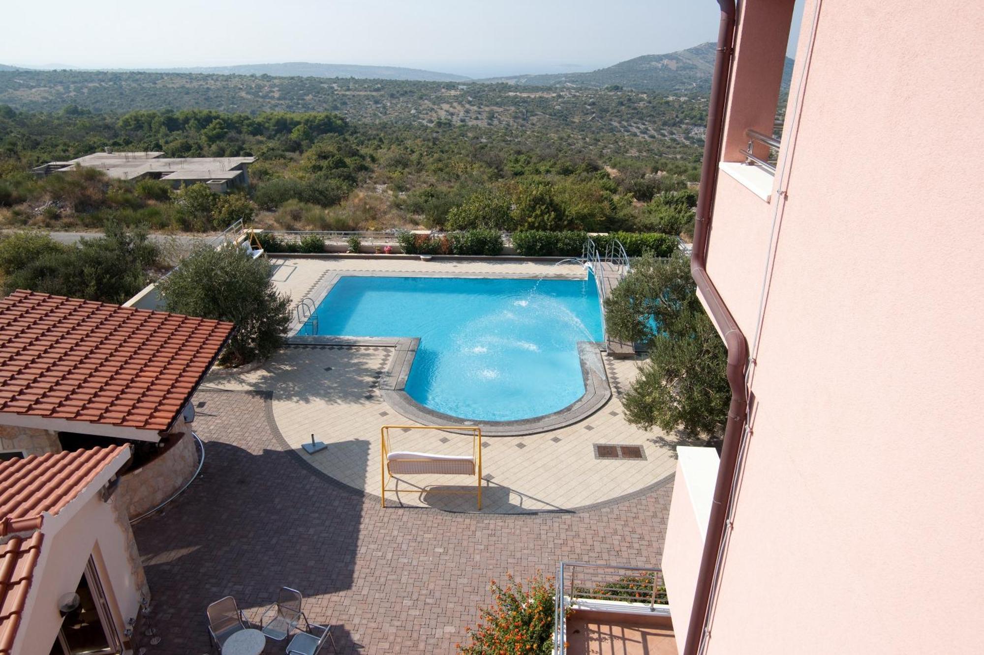 Apartments Marinic Примоштен Экстерьер фото